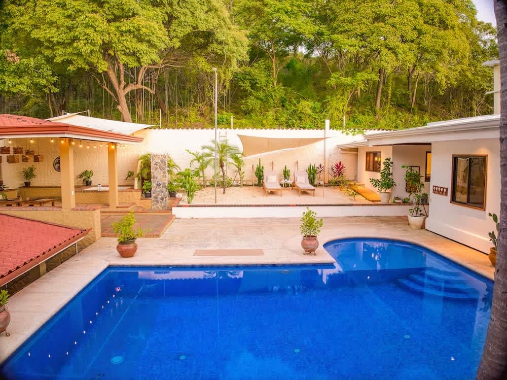 Walk to Beach - Hot Tub - King Suite and AC