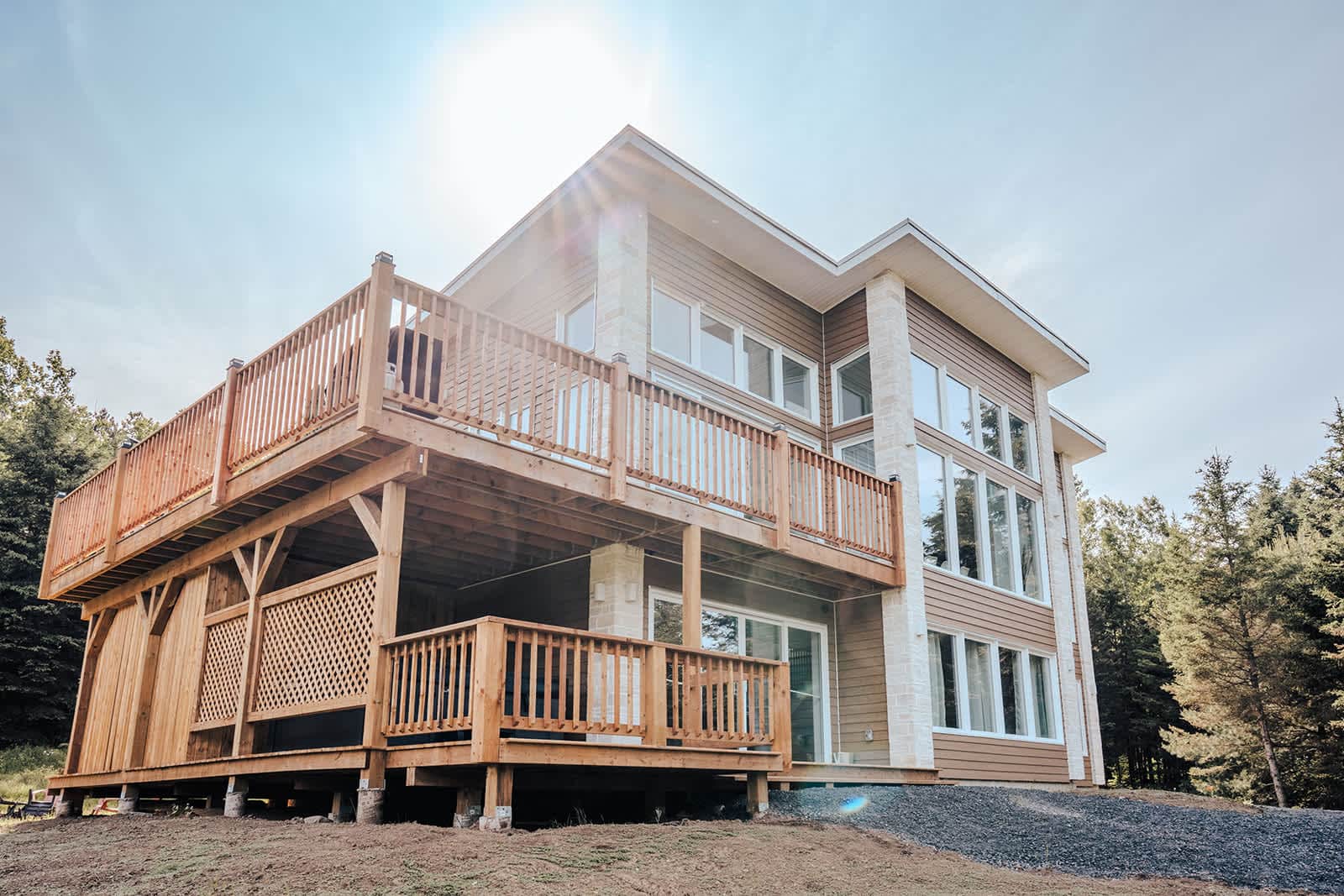 Huge Waterfront Modern Cottage on the Rouge River