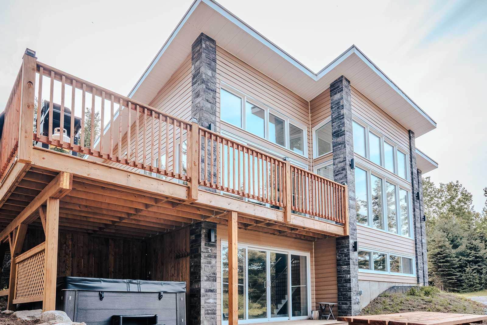 Modern Waterfront Cottage on the Rouge River & Spa