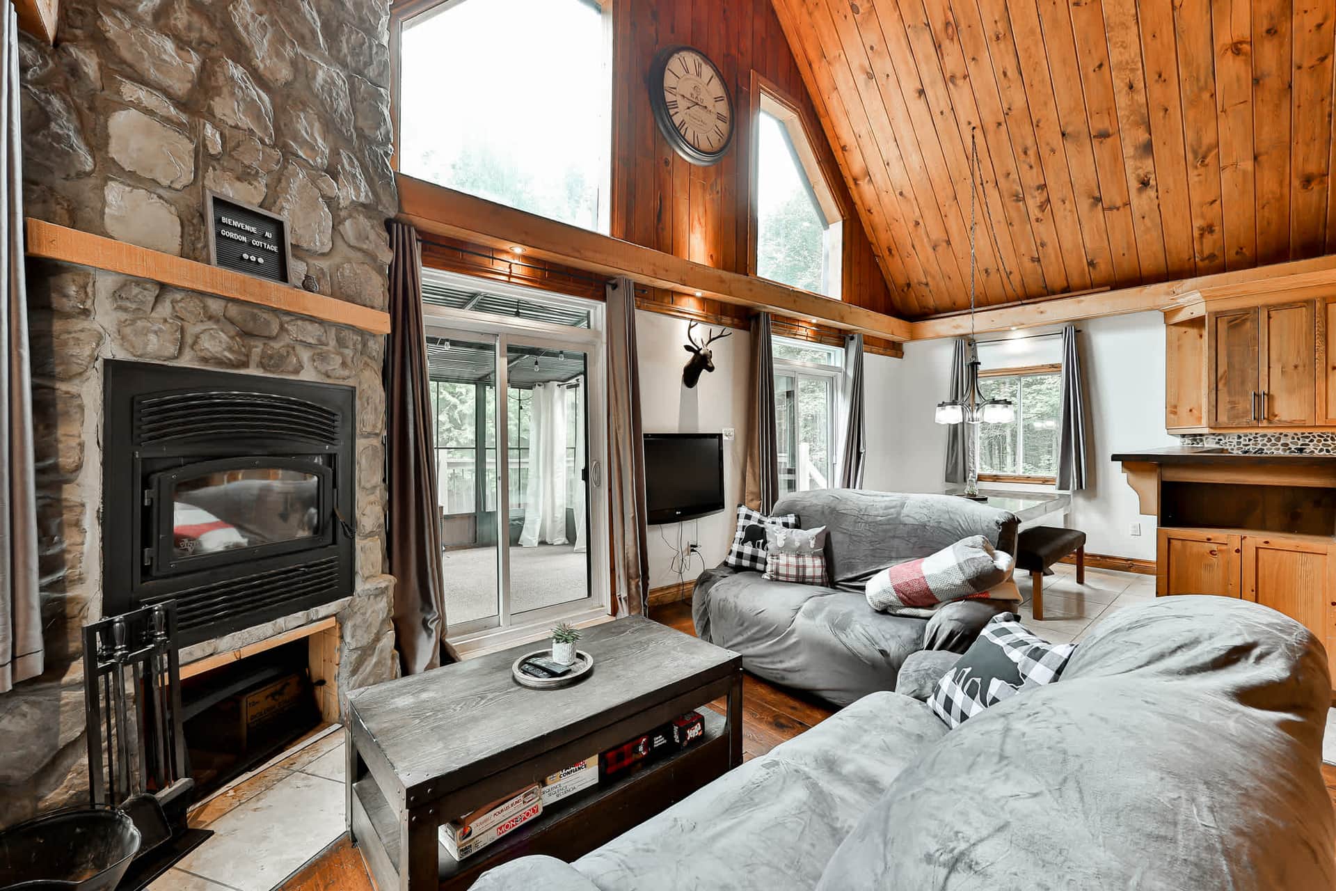 Chalet Gordon - Wood Cabin, Hot Tub & Lake Access